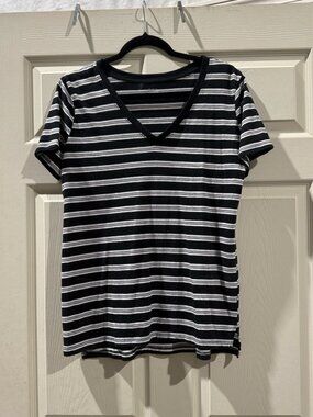 Ana black and white v-neck short sleeved shirt